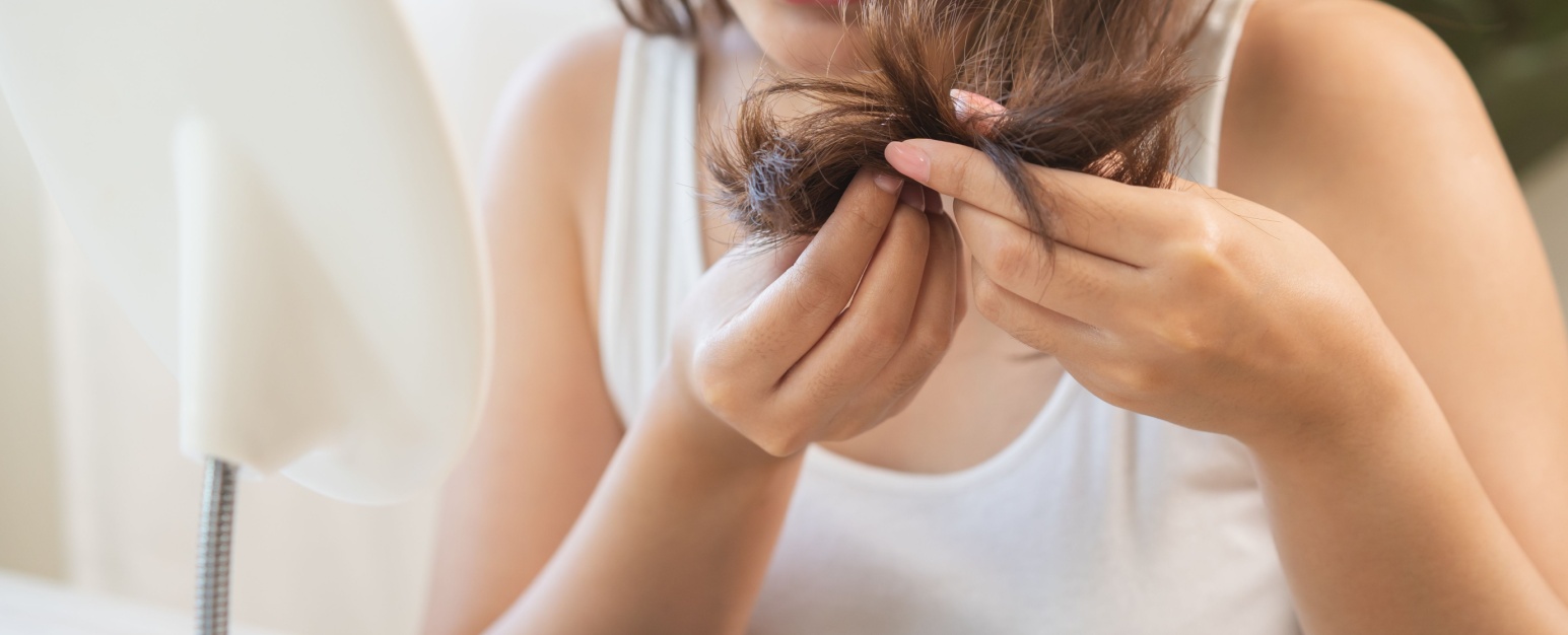 woman with frizzy hair